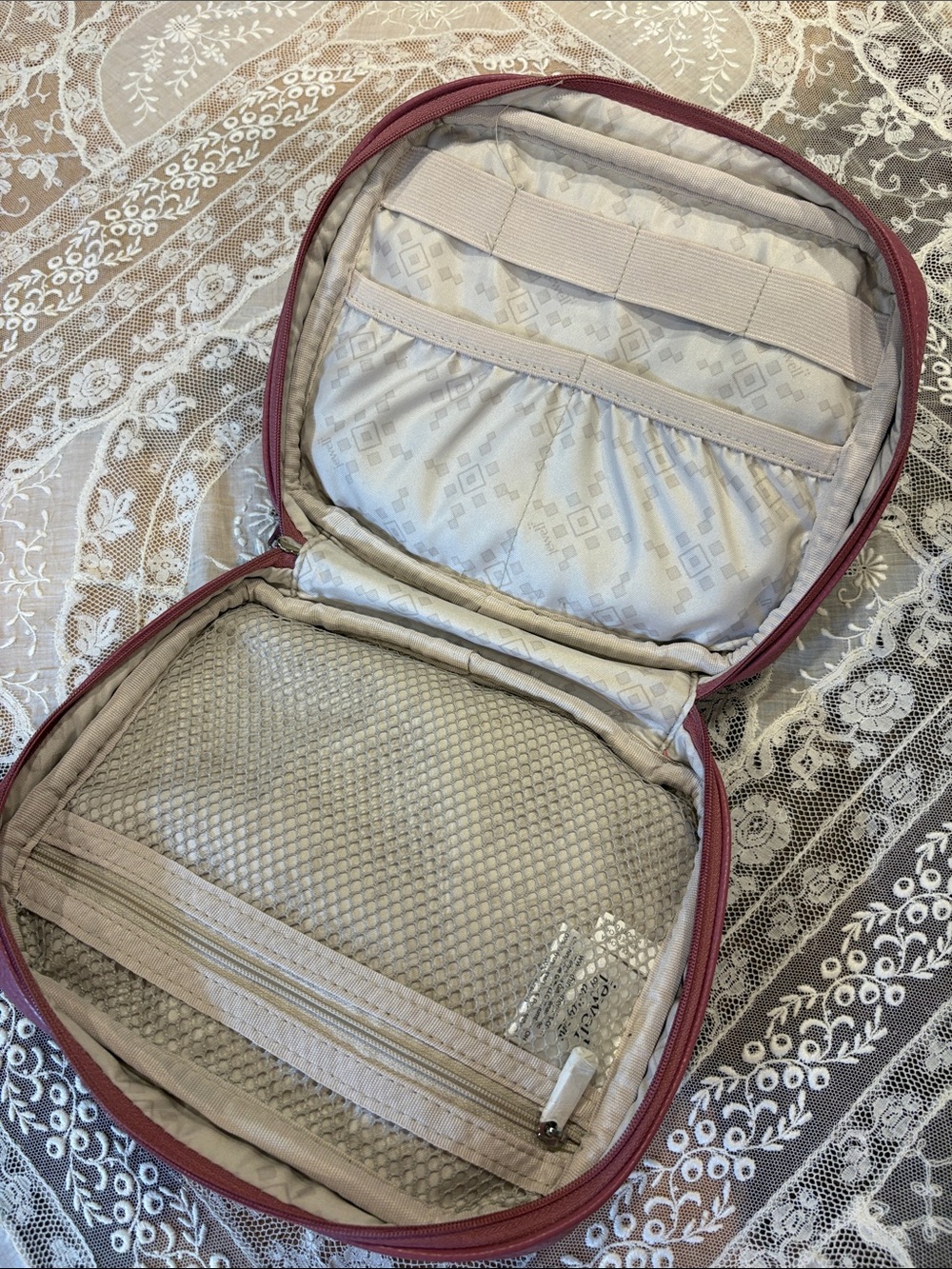 Compact Women's Crossbody Pouch in Dusty Rose